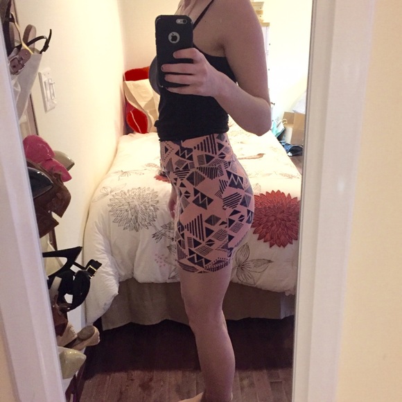 Tight tribal mini skirt - Picture 3 of 3