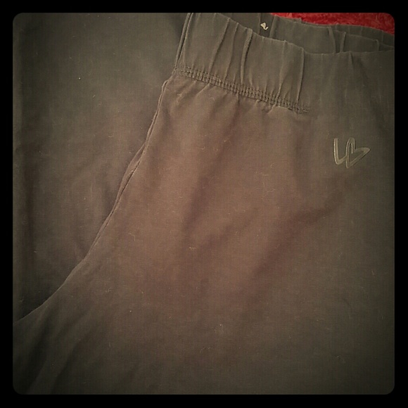 Black athletic capris