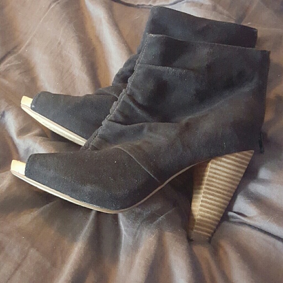 Black peek a boo booties