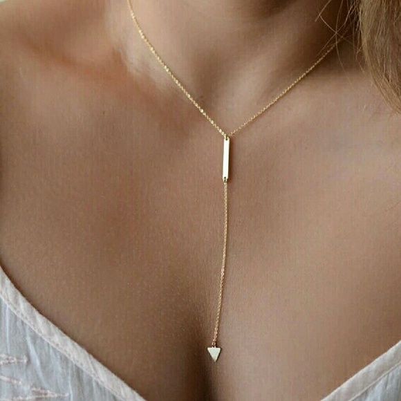 Other - BEAUTIFUL TRIANGLE NECKLACE