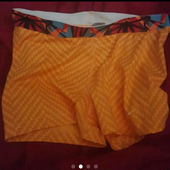 Women's xl nike pros like new