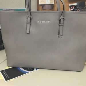 Authentic Michael KORS lg tote w/space for laptop