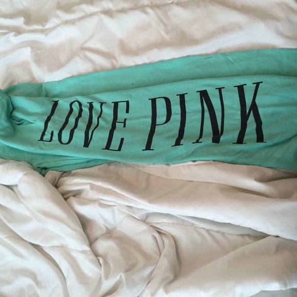 MINT GREEN VS SWEATPANTS