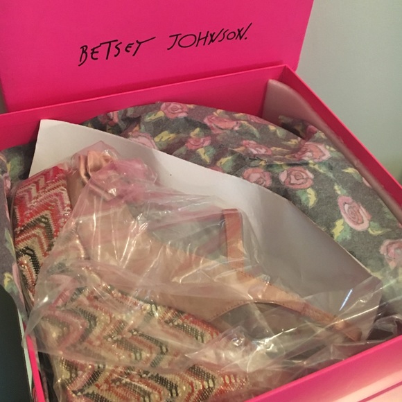 Best in shoes HP BETSEY JOHNSON WENDY WEDGES - Picture 2 of 4