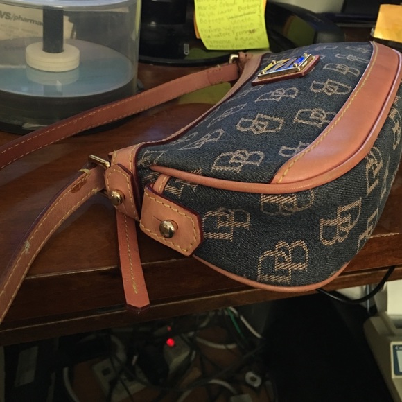 Signature Dooney & Bourke - Picture 2 of 4