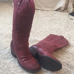 Red burgundy Gianni Bini Cowboy boots.