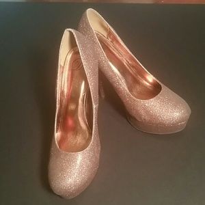 Glitter pumps