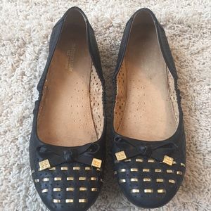 Super cute naturalizer flats w gold. Like new