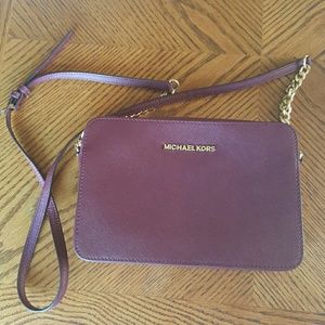 *Michael Kors Merlot LG Jet-set Travel crossbody*