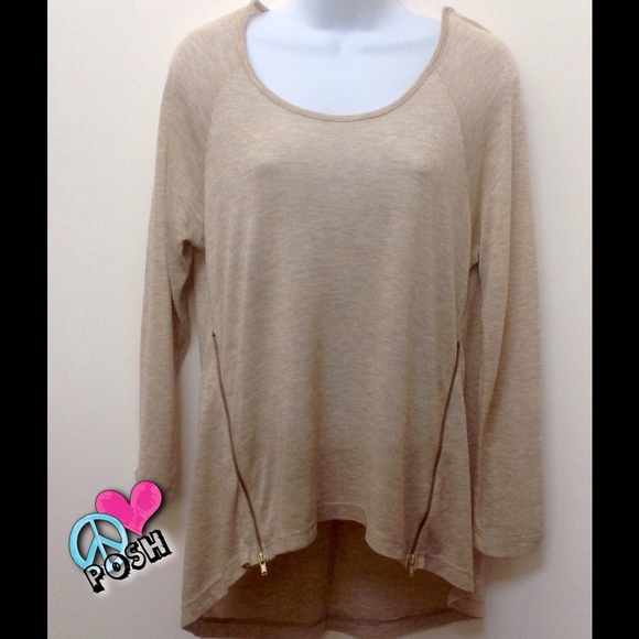 SOLD ✌️Charlotte Russe Top with Zippers 🌾🌸 - Picture 4 of 4