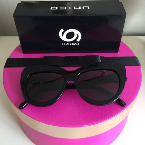 GLASSING "Amelie" Cat-eye Sunglasses with Case