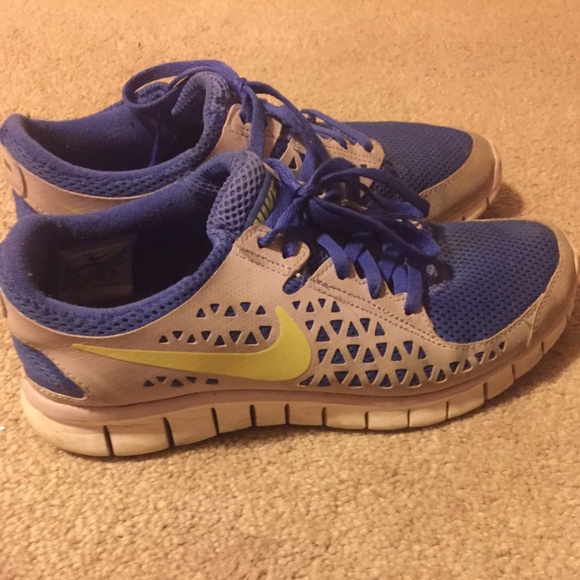 Womens Nike tennis shoes