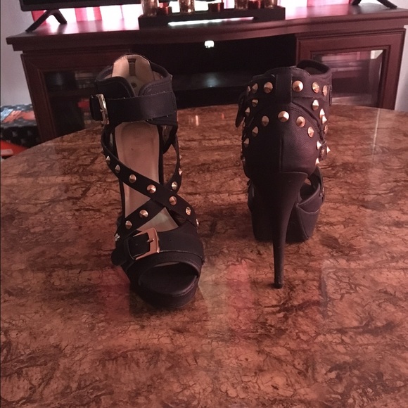 Heels - Picture 2 of 4