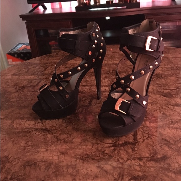 Heels - Picture 3 of 4