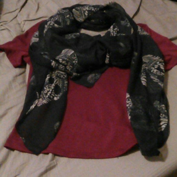 Cranberry crop and skull scarf - Picture 1 of 3