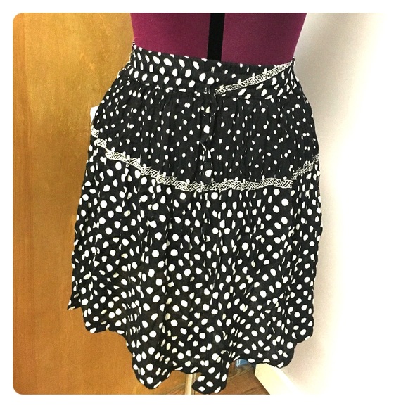 Black/Cream Colored Skirt