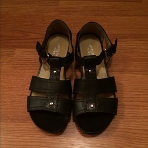 Black sandals size 7