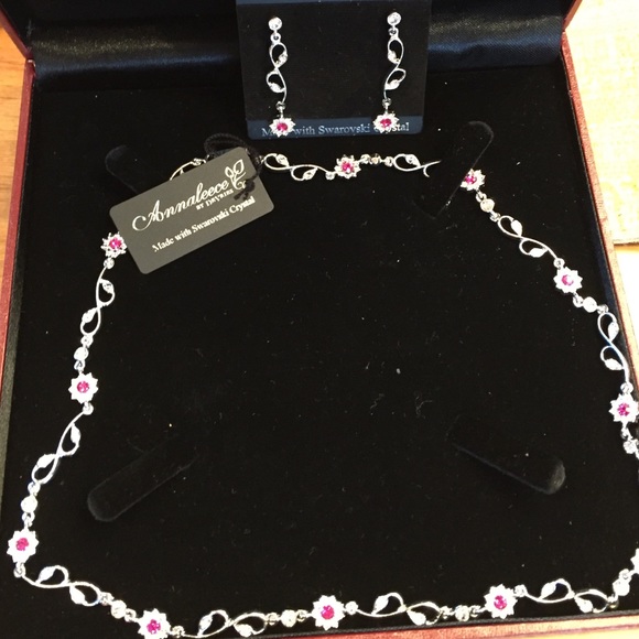 Beautiful necklace and earring set price is firm