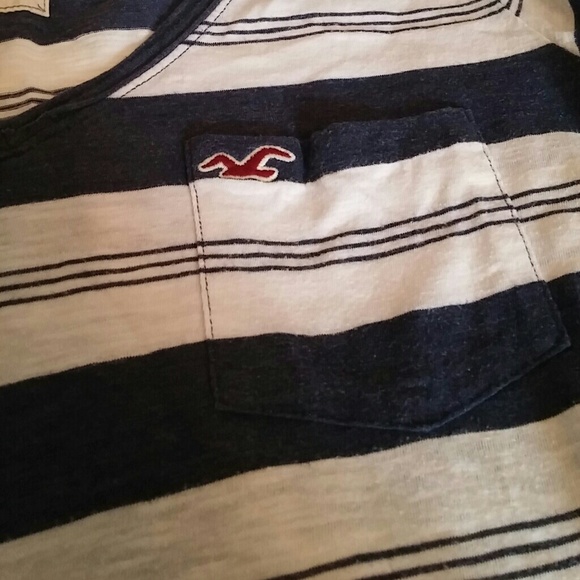 Hollister V-Neck Tee - Picture 3 of 4