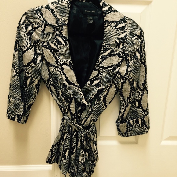 Light  jacket, 3/4 sleeve, double breasted,snake