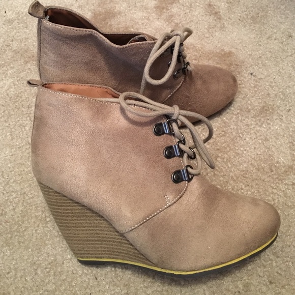 Lace up, tie wedges!!