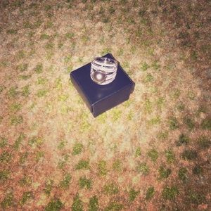 Beautiful pearl/diamond ring