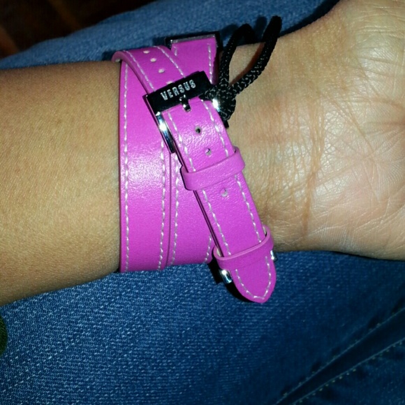 **SOLD **!Versace versus watch! Water resistant - Picture 2 of 4