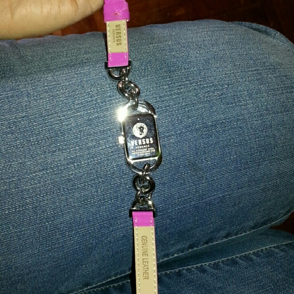 **SOLD **!Versace versus watch! Water resistant - Picture 3 of 4