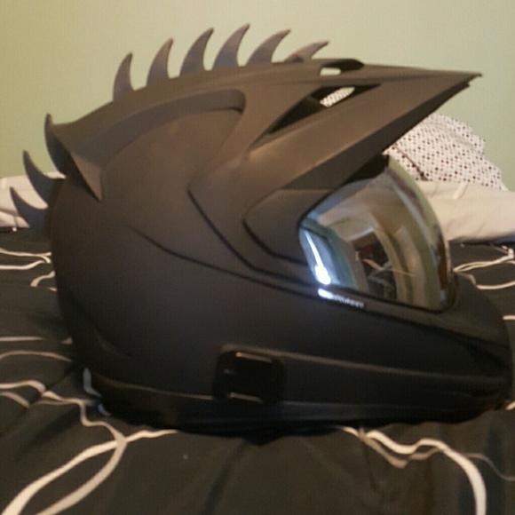 *SOLD* Medium Icon Variant  Motorcycle Helmet - Picture 3 of 3