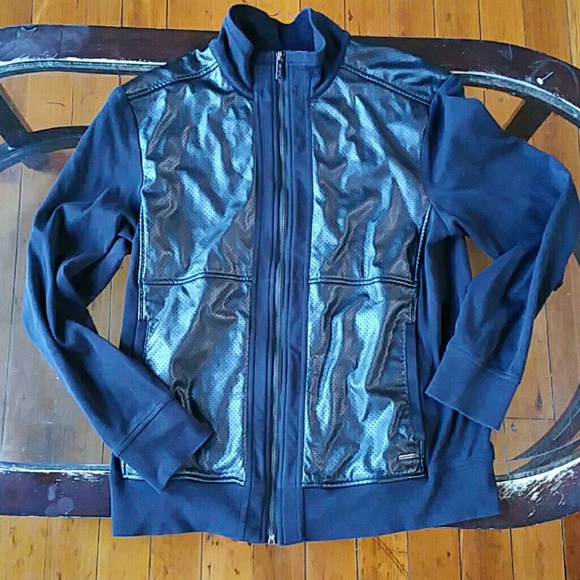 zip up sweatshirt