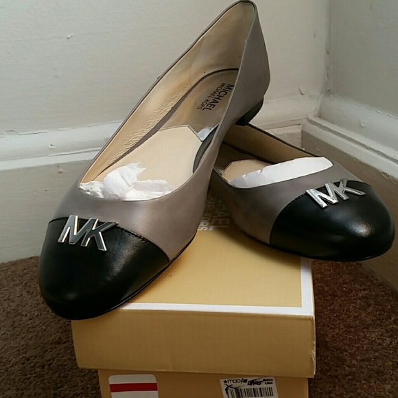 Authentic Michael Kors womens size 11 medium