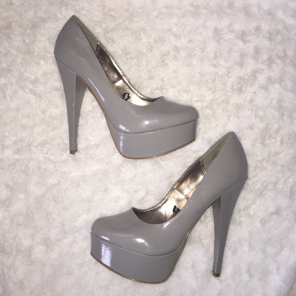 🤗Steve Madden 6inch heels, with 2 inch platform.