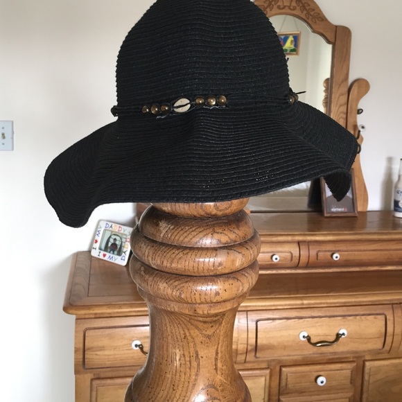 Accessories - Black floppy hat