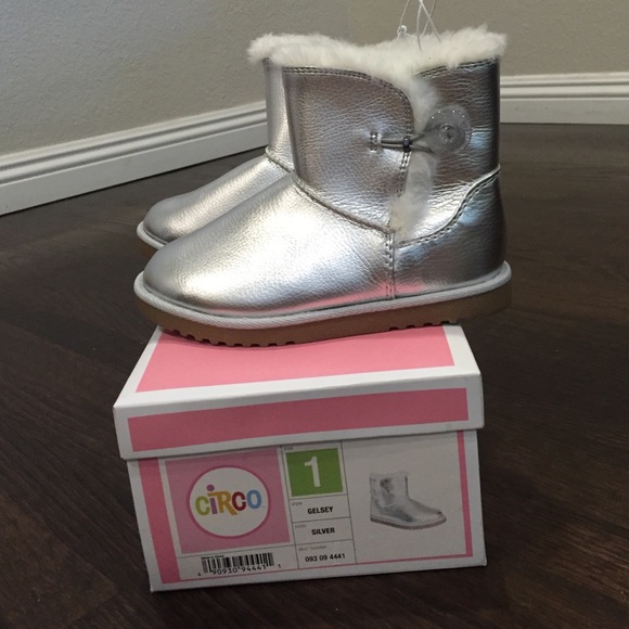 Girl's fleece lined boots