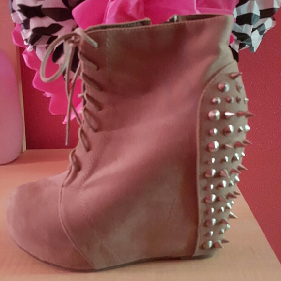 Studded Suede ankle wedge booties - Picture 1 of 2