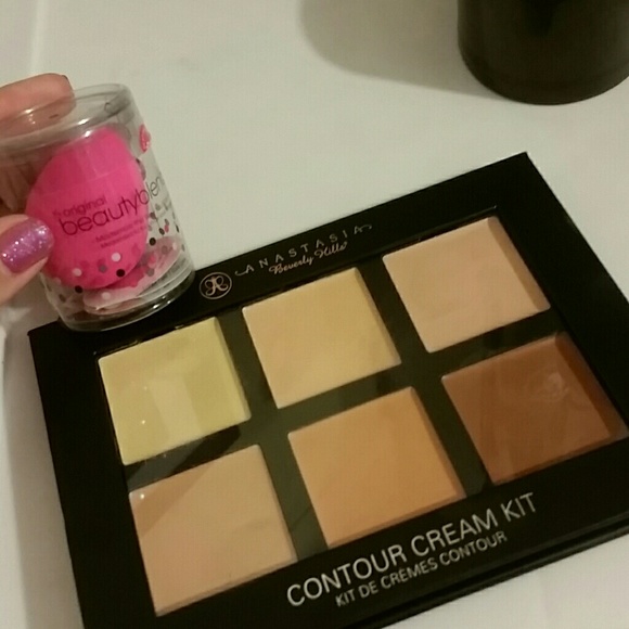 AnastasiaBeverly hills cream contour kit & blender