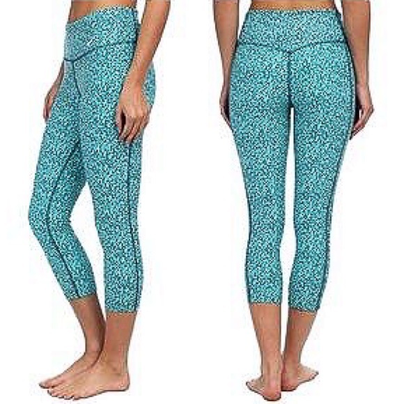 Women's Small Nike Mezzo Crop Legend Tights