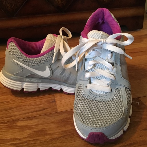 Nike Dual Fusion ST2