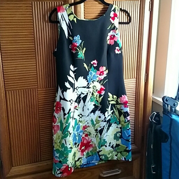 Sheath dress. Very summery.