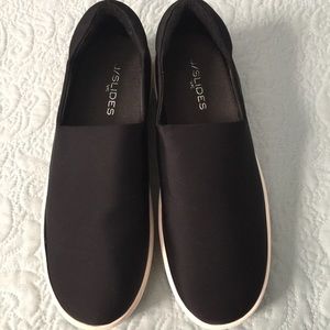 J/slides slip on sneakers