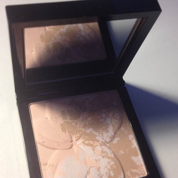 Givenchy Limited Edition Fleur de Frangipanier - Picture 1 of 3