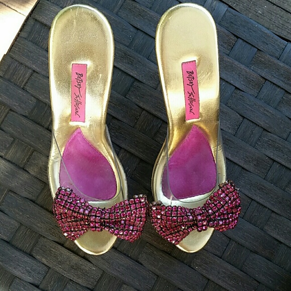 BETSEY JOHNSON BOW SANDAL