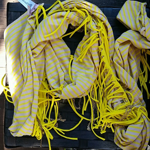 SCARF & NECKLACE JUICY. NEW