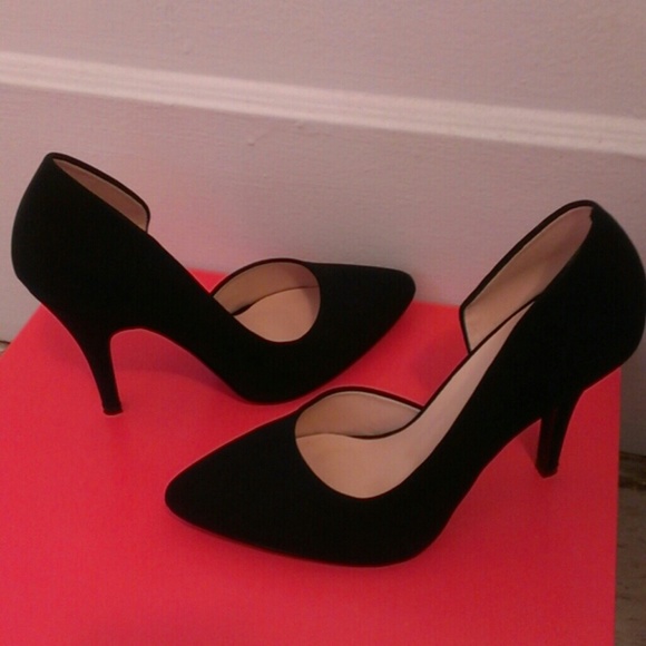 Pointed toe suede heels