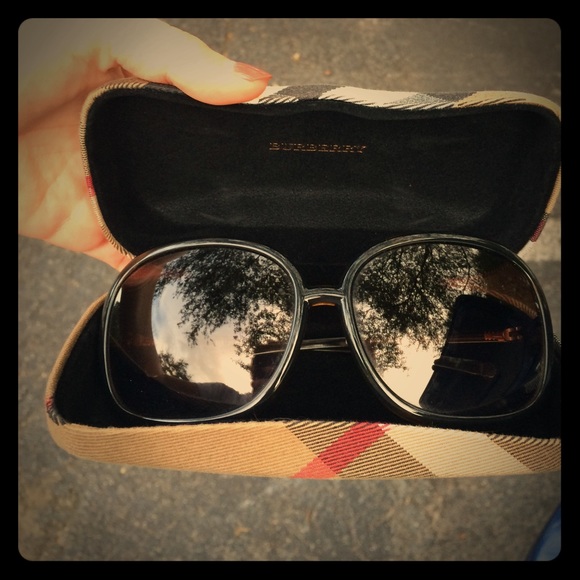 Burberry sun glasses