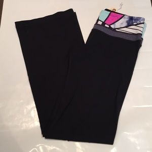 Black Lululemon groove pant