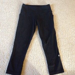 Lululemon Athletica cropped black pants size 4