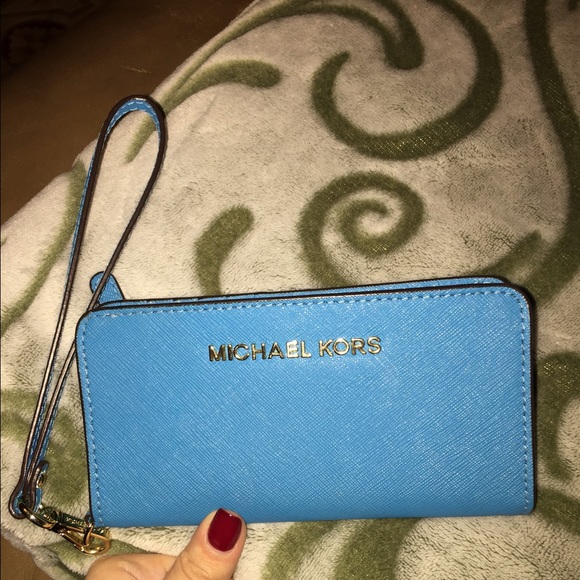 Michael Kors Handbags - Michael Kors wristlet