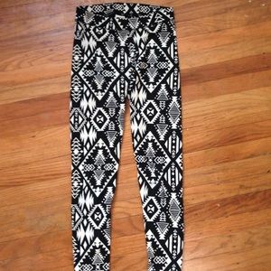 Victoria's Secret patterned leggings size small