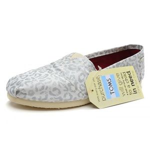 Toms animal print flats
